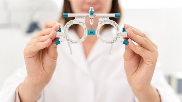 Elektronischer Kostenvoranschlag (eKV) in der Augenoptik – moderne Brillenglasbestimmung mit NOVENTI digital verwalten und abrechnen.