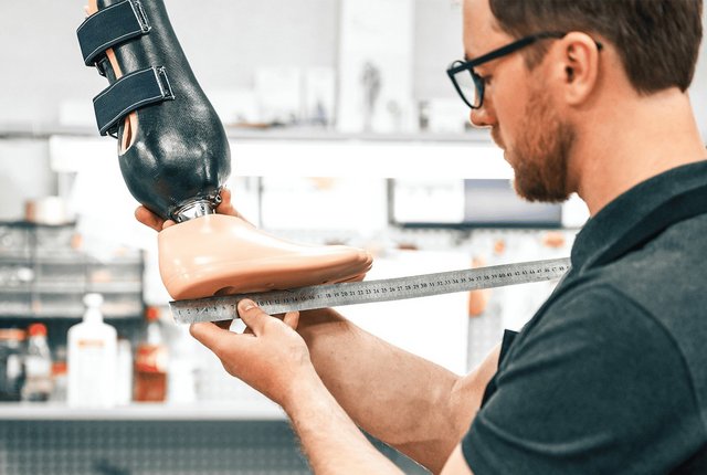 Abrechnung für orthopädische Technik wie Prothesen – NOVENTI erleichtert die Abwicklung mit den Kostenträgern.