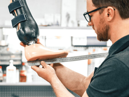 Abrechnung für orthopädische Technik wie Prothesen – NOVENTI erleichtert die Abwicklung mit den Kostenträgern.