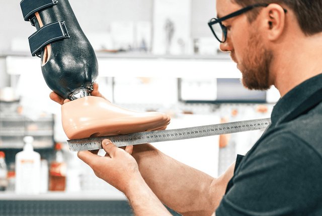 Abrechnung für orthopädische Technik wie Prothesen – NOVENTI erleichtert die Abwicklung mit den Kostenträgern.